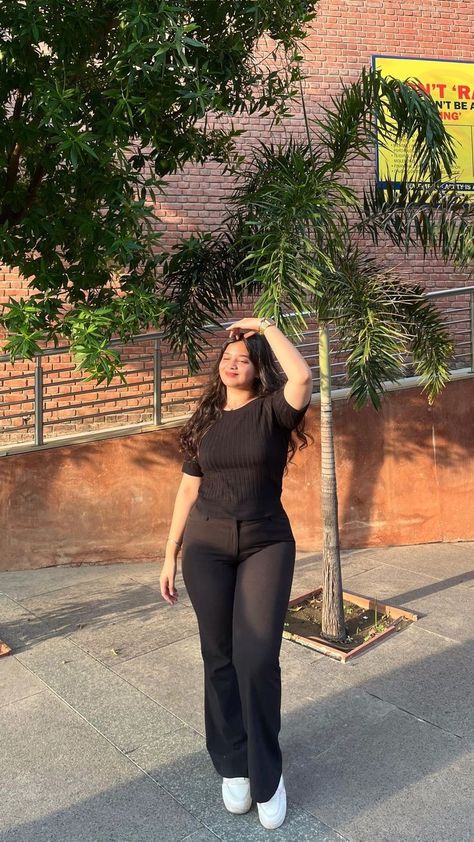 Curvy Aesthetic Outfits, Curvy Poses, Chubby Outfit Ideas, Chubby Girl Outfits, Smart Casual Women Outfits, Curvy Casual Outfits, Neat Casual Outfits, Smart Casual Women, Girls Dress Outfits