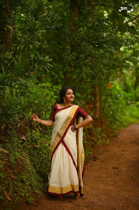 Kerala Saree Dhavani Set, Set Half Saree Kerala, Kerala Davani Set, Dhavani Designs Kerala Style, Kerala Style Dhavani Set, Dhavani Set New Model, Kerala Davani, Kerala Dhavani, Kerala Half Saree