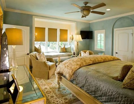 50 Blue Primary Bedroom Ideas (Photos) Mother In Law Suite, Primary Bedrooms, Home Stratosphere, Bedroom Paint Colors Master, Guest Bathroom Remodel, Guest Bedroom Design, Colorful Interior Design, Interior Design Color, Living Room Photos