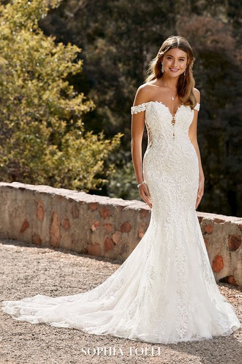 Bridal Gown Sophia Tolli Wedding Dresses, Flare Wedding Dress, Sophia Tolli, Plus Size Bride, Couture Wedding Gowns, Fit And Flare Wedding Dress, Table Ronde, Wedding Dresses Plus Size, Bride Look