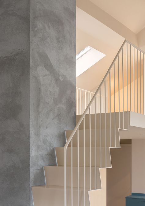 White Metal Railing Stairs, White Metal Railing, White Metal Stair Railing, Modern House Stairs, Stockholm Interior, Metal Railing, Note Design Studio, Stair Rail, Steel Stairs