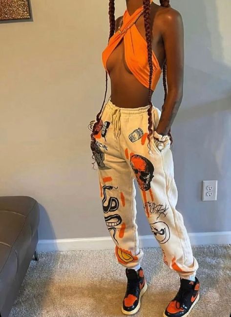 Dnb Festival Outfits, Cool Concert Outfits Hip Hop, Summer Concert Outfit Ideas Hip Hop, Rap Outfit Woman, Rolling Loud Fits, Rolling Loud Outfits California, Rap Concert Outfit Ideas Hip Hop, Parklife Festival Outfit, Concert Outfit Rap