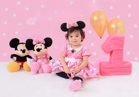 Minnie Mouse Photoshoot, Minnie Mouse Photo Shoot Ideas, Minnie Mouse Photo Shoot, Minnie Mouse Birthday Theme, Baby Birthday Photoshoot, Smash Cake Girl, Mouse Photos, Virtual Background, Photo Shoot Ideas