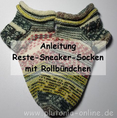 Anleitung für Reste-Sneaker-Socken mit Rollrand mit Bildern Thank You Mom, Sock Knitting Patterns, Socks Sneakers, Sock Patterns, Patterned Socks, Easy Knitting, Mom Quotes, Knitting Projects, Knitting Socks