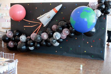 Space Backdrop Ideas, Space Theme Pep Rally, Space Photo Backdrop, Galaxy Balloon Decor, Outer Space Backdrop, Space Pep Rally, Outer Space Balloon Arch, Space Decorations Galaxy, Space Balloon Garland