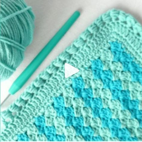 How to knit blanket edge crochet video tutorial Crochet Baby Wrap, Edge Crochet, Granny Square Patterns, Crochet A Granny Square, Diy Crafts Crochet, Crochet Scarf Pattern Free, Mode Crochet, Easy Crochet Patterns Free, Afghan Crochet