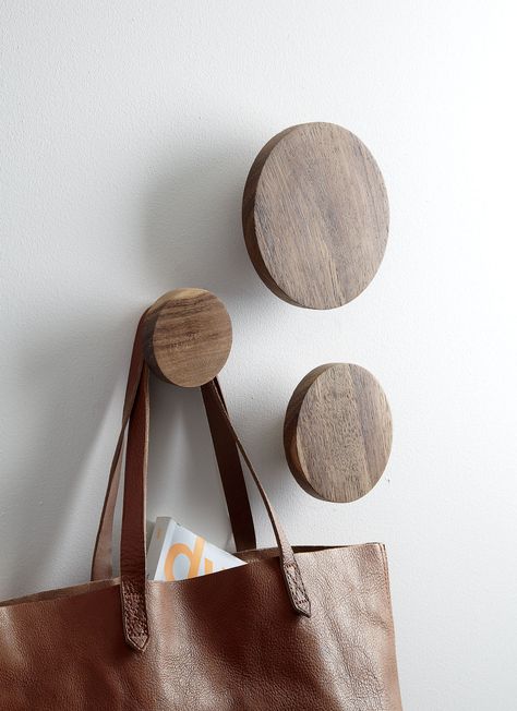 20 Modern Wall Hook Designs Hook Ideas, Modern Wall Hooks, Hat Organization, Hat Rack, Hook Design, Hang On, Wood Craft, Wood Rounds, Home Decor Mirrors