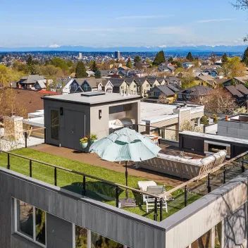 Roof Top Patio, Roof Terrace Design, Rooftop Patio Design, Flat Roof House, Beachfront House, Terrace Garden Design, Rooftop Terrace Design, Rooftop Design, Patio Garden Design