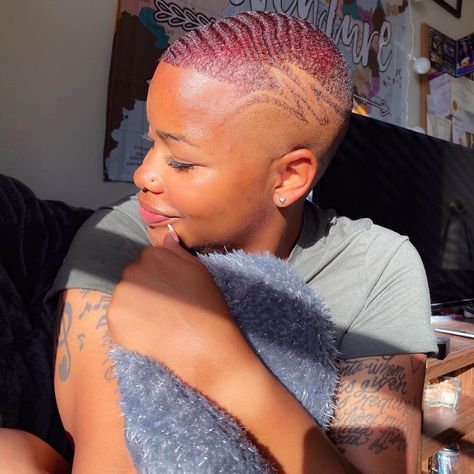 Fade Haircut Black Woman, Short Shaved Hair, Bald Hairstyles For Women, Short Black Natural Hairstyles, Diy Ombre Hair, Fade Haircut Designs, Natural Hair Haircuts, Natural Hair Twa, Short Fade Haircut