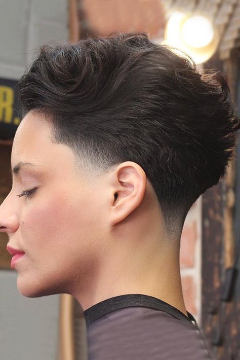 Taper fade haircuts are often chosen by men and also by women because these haircuts appear awesome and up-to-date, as well. And we would like to present you a photo gallery where you can find the hottest taper fade cuts for your new revolting image. Check it out right now! #haircuts #shorthaircuts #taperfade Fade Haircut Women, Kort Pixie, Low Taper Fade Haircut, Fade Cut, Low Fade Haircut, Taper Fade Haircut, Tapered Haircut, Haircut Types, Taper Fade