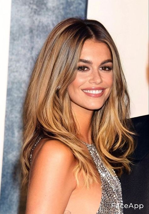 Honey Eyes Hair Color, Chrishelle Stause Hair Color, Malibu Blonde Hair Color, Kaia Gerber Hair Color, Honey Blonde Brunette, Rich Brown Hair With Highlights, Honey Brunette Hair, Kaia Gerber Hair, Spanish Hair