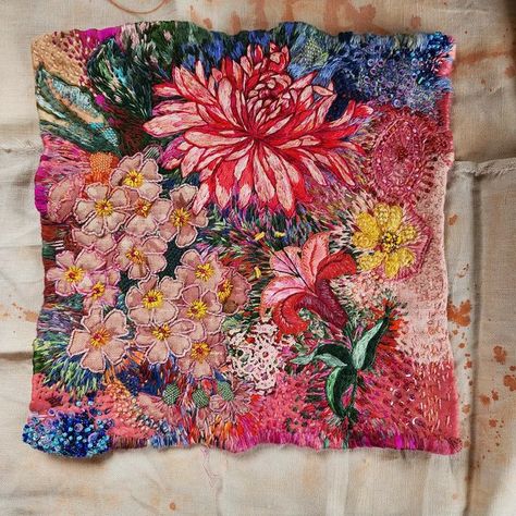 Contemporary Embroidery Designs, Fleur Woods Embroidery, Garden Textiles, Flower Textile Design, Flowers Textiles, Flower Textiles, Textiles Flowers, Textiles Artists, Fibre Artist