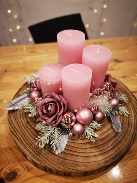 Pink Christmas Table, Christmas Centerpieces Cheap, Diy Floral Centerpieces, Advent Wreath Diy, Centerpieces Christmas, Christmas Tree Decorations Ribbon, Christmas Advent Wreath, Christmas Tree Decorating, Christmas Candle Decorations