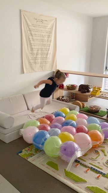 A Crafty LIVing on Instagram: "Relentless rain may be keeping us inside but there’s no bouncing off walls here; we’re bouncing off balloons! 🎈 We filled the gigantic vacuum bag our @funsquare_aus play couch came in with balloons and it was the best fun on a rainy day! You definitely need to give this a go! 🤪 Thanks @hands_on_family for this fun idea! #acraftyliving_playroom" Balloons With Stuff Inside, Activities With Balloons, Balloon Activities For Kids, Kids Sensory Activities, Heather Smith, Play Couch, Space Bags, Magic Bag, Vacuum Bag