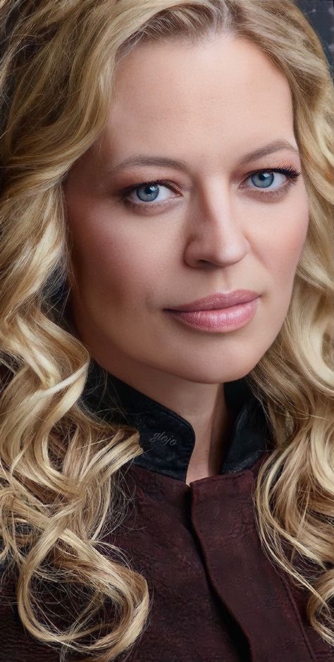 Annika Hansen Fenris Ranger Star Trek Picard ♥️xx. #Annika Hansen #Fenris Ranger #Star Trek Picard Star Trek Actors, Seven Of Nine, Star Trek Crew, Star Trek Models, Star Trek Picard, Star Trek Cast, Star Trek Show, Jeri Ryan, Jennifer Aniston Hot