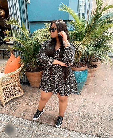 9to5chic Outfits, Dress And Sneakers Outfit, Outfits Gorditas, Fancy Short Dresses, Fashionable Work Outfit, Dressy Casual Outfits, Curvy Women Outfits, Elegant Dresses Classy, Girly Dresses