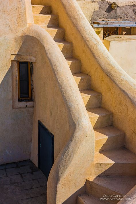 Santorini (Thira), Oia, Greece #130 Greece Architecture, Oia Greece, Santorini Oia, Curved Bench, Painting Reference, Stair Decor, A Frame House, Cruise Ships, Painting Videos