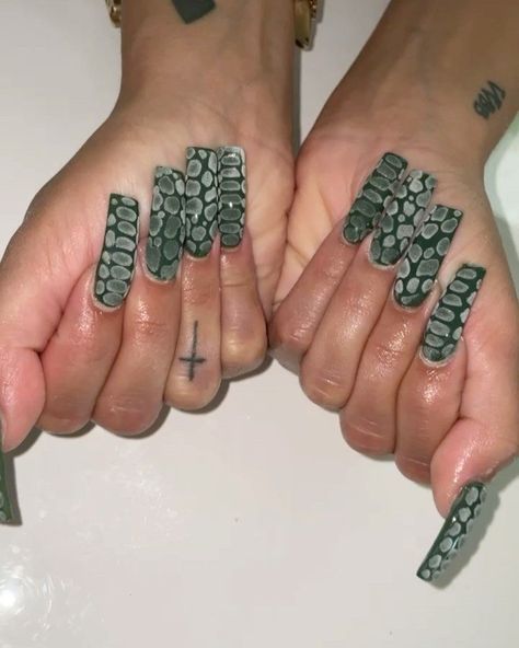 3,878 Likes, 31 Comments - All you need in a life of Cyn (@harmonienails) on Instagram: “These came out sooo fiyaaah with the green 😍😍💚 @iamdanileigh” Raw Nails, Nail Design Glitter, Long Acrylic Nail Designs, Classy Acrylic Nails, Long Square Acrylic Nails, Glam Nails, Square Acrylic Nails, Luxury Nails, Fire Nails