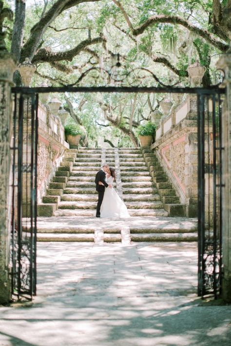 Romantic garden wedding inspiration. Photo: @jessicamangia_photography Overgrown Garden Wedding, Old World Romance Wedding, Dreamy Aesthetic Wedding Photography, Historic Mansion Wedding, Vizcaya Museum And Gardens Wedding, Vizcaya Wedding, Bad Photos, Garden Photography, Los Angeles Wedding Photographer