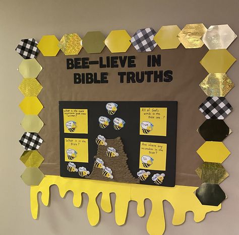 Bee Classroom Ideas, Bee Bulliten Boards, What Can I Bee Bulletin Board, Bee Bulletin Board Ideas, Welcome To Our Hive Bulletin Board, Bee Amazing Bulletin Board, Bee Attitudes Bulletin Board, Bee Bulletin Boards, Bee Classroom