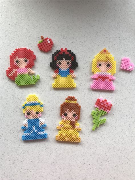 Princesses and some of their accessories Aqua Beads Disney Princess, Mario Princesses, Melty Bead Designs, Melt Beads Patterns, Hamma Beads Ideas, Easy Perler Bead Patterns, Pearl Beads Pattern, Easy Perler Beads Ideas, Hama Beads Design