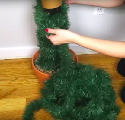 Is it time to spice up your festive decorations? See how easy it is to make an artificial cactus Christmas tree using just a few recycled materials. How To Make A Cactus Christmas Tree, Horse Related Crafts, Cactus Christmas Tree, Cactus Christmas Tree Diy, Diy Cactus Christmas Tree, Southwestern Christmas Ornaments, Cactus Christmas Trees, Corner Christmas Tree, Mexican Theme Party Decorations