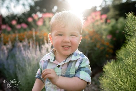 7 Best Photography Prompts for Toddlers - Danielle Blewitt Photography Photography Prompts, Great Smiles, Family Photo Sessions, Great Conversation Starters, Big Hugs, Best Photography, Beautiful Smile, Photography Business, Family Photographer