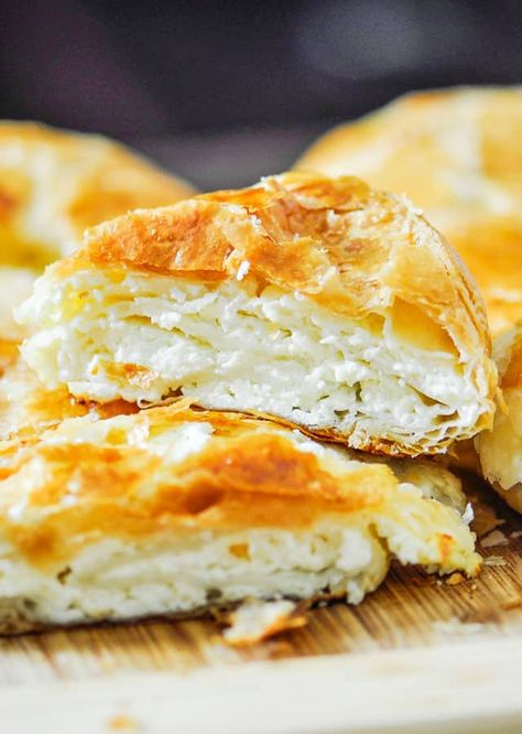 This delicious savory cheese pie is truly a treat. A must try! Super simple to make with puff pastry. Cheese Pie Recipe, Christmas Main Dishes, Macedonian Food, Jo Cooks, Savory Cheese, Cheese Pie, Savory Pastry, Cheese Pies, Hungarian Recipes