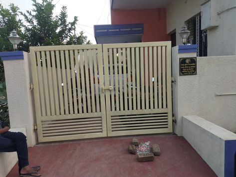 Simple Gate Design For Small House, Gate Design For Small House, Simple Gate Designs, Design For Small House, Simple Gate Design, Gate Design Simple, Simple Gate, Latest Gate Design, Iron Main Gate Design