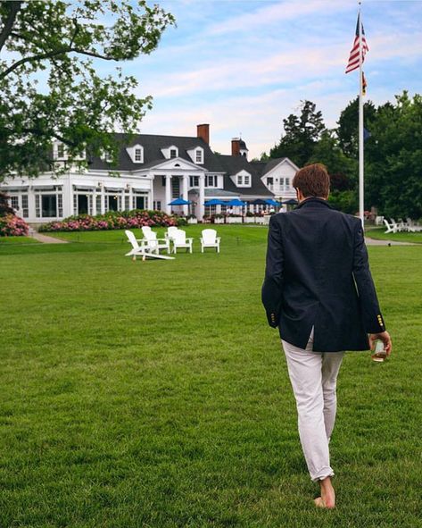 Brooks Brothers Rug, Seaside Homes, Inn At Perry Cabin, Classic Life, New England Prep, Vintage Brooks Brothers, North Italy, Patagonia Outfit, Nantucket Red