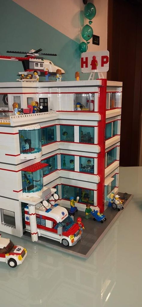 Lego Hospital, Hospital Ideas, City Ideas, Lego Modular, Lego City, Small Things, Lego, Toys