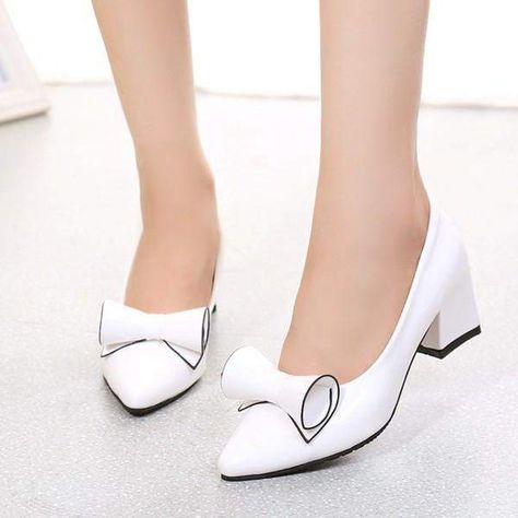 Trendy Womens Shoes, Toe Post Sandals, Studded Heels, Low Heel Shoes, Leather Flat Shoes, Leather Shoes Woman, Shoes Pumps, British Style, Flat Shoes