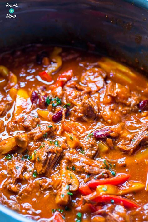 Mexican Beef Skillet, Slow Cooker Minced Beef, Weight Watchers Mexican, Slow Cooked Chilli, Chilli Beef Recipe, Mexican Chilli, Beef Skillet, Minced Meat Recipe, Pinch Of Nom