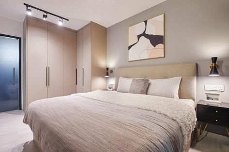 Check out this Contemporary-style HDB Bedroom and other similar styles on Qanvast. Master Room Design, Singapore Interior Design, Unique Bedroom Design, Singapore Interior, Interior Design Singapore, Wardrobe Design Bedroom, Bedroom Renovation, Master Bed, Bedroom Bed Design