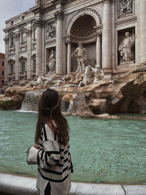 Italy rome Rome Photo Ideas Winter, Fontana Di Trevi Photo Ideas, Rome Italy Photography, Rome Outfits, Rome Photography, Italy Winter, Italy Travel Photography, Summer Abroad, Rome Itinerary