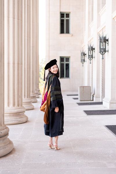 Korean Graduation Photoshoot, Korean Graduation Pictures, Pose Wisuda Outdoor, Korean Graduation, Graduation Gown Outfit, Graduation Cap Design Ideas, Cap Design Ideas, Graduate Photos, Senior Picture Outfit Ideas