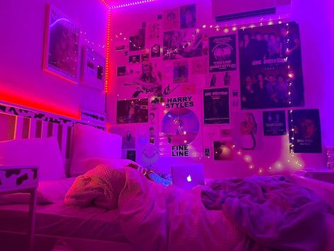 #teenroomdecor #cute #room #aesthetic #pretty #ledlighting #tiktok Tiktok Room Aesthetic, Indie Room Aesthetic, Vibey Bedroom, Vibey Rooms, Tiktok Room, Vibey Room, Neon Bedroom, Aesthetic Bed, Chill Room