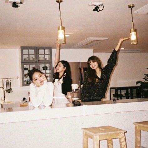 Blackpink House, Blackpink Is The Revolution, Blackpink And Bts, The Revolution, Jennie Lisa, Park Chaeyoung, Blackpink Photos, Blackpink In Your Area, Blackpink Fashion