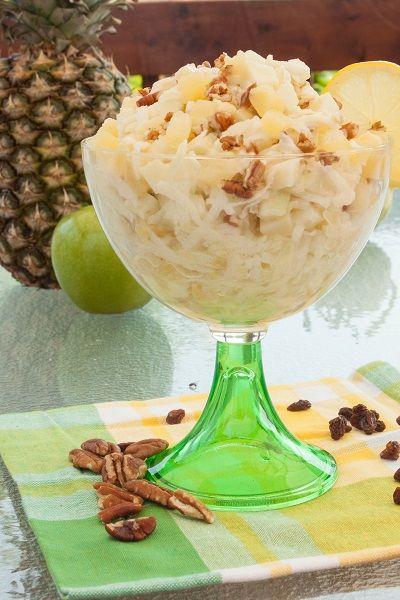 Apple Pineapple Salad with Pecans, Kohlrabi and Raisins Salad With Pecans, Sweet Salads, Pineapple Salad, Vegetables Recipes, Bbq Sides, Delicious Appetizer Recipes, Apple Salad, Healthy Bites, Delicious Breakfast Recipes