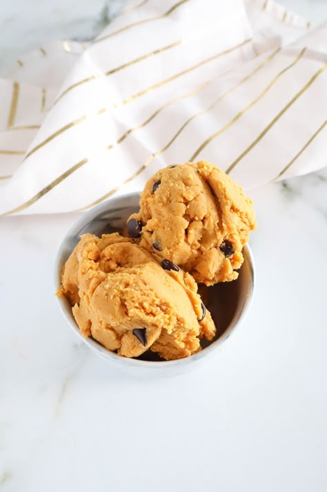 Healthy Edible Pumpkin Cookie Dough (Vegan, Gluten Free) Edible Cookie Dough Recipe For One, Pumpkin Spice Cookie Dough, Pumpkin Cookie Dough, Paleo Cookie Dough, Pumpkin Cookies Healthy, Cookie Dough To Eat, Edible Cookie Dough Recipe, Dairy Free Pumpkin, Raw Cookie Dough