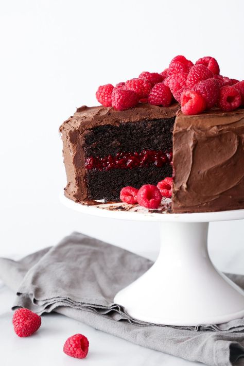 Chocolate-Raspberry Layer Cake - Wife Mama Foodie Dairy Free Chocolate Raspberry Cake, Gluten Free Chocolate Raspberry Cake, Gluten Free Raspberry Cake, Raspberry Cream Filling, Raspberry Layer Cake, Chocolate Raspberry Cake Recipe, Raspberry Cake Recipes, Tarte Vegan, Cake Raspberry