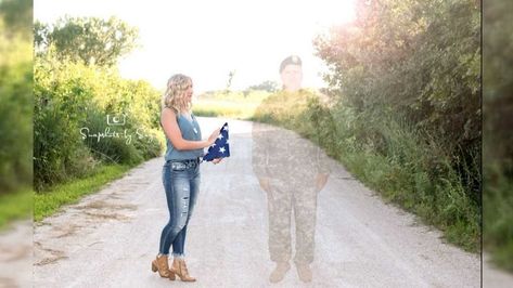 Her father died in 2008, but more than 10 years later, she's keeping his memory alive in her senior portraits. Folded American Flag, School Graduation Pictures, High School Graduation Pictures, Father Died, Military Photography, Fallen Soldier, Graduation Photo, Military Wife, Military Spouse