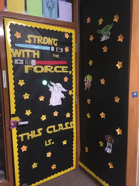 Star Wars Door Decorations, Star Wars Classroom Door, Star Wars Classroom Theme, Decoracion Star Wars, Class Door Decorations, Middle School Bulletin Boards, Disney Themed Rooms, Star Wars Classroom, Superhero Ideas