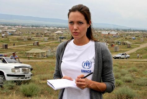 Actress Angelina Jolie visits Bella refugee camp Aug. 22, 2003 in Ingushetia, near the Chechen border in Russia's North Caucasus region. Viva Forever, Humanitarian Work, Jolie Pitt, Refugee Camp, A Pen, Angelina Jolie, Brad Pitt, Left Handed, Inspirational Women