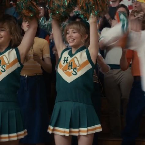 Hawkins High Cheerleader Outfit, Hawkins Cheerleader Outfit, Hawkins Cheerleader Aesthetic, Chrissy Cosplay Stranger Things, Chrissy Aesthetic Stranger Things, Hawkins High Cheerleader, Stranger Things Chrissy, Chrissy Cunningham, Cheerleader Girls