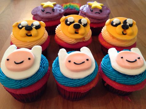 Adventure Time cupcakes Lumpy Space Princess Jake Finn Rainbow cake Adventure Time Baby Shower Ideas, Adventure Time Birthday Cake, Finn Cakes, Adventure Time Cupcakes, Cake Adventure Time, Adventure Time Party, Adventure Time Cake, Adventure Time Birthday Party, Adventure Time Cakes