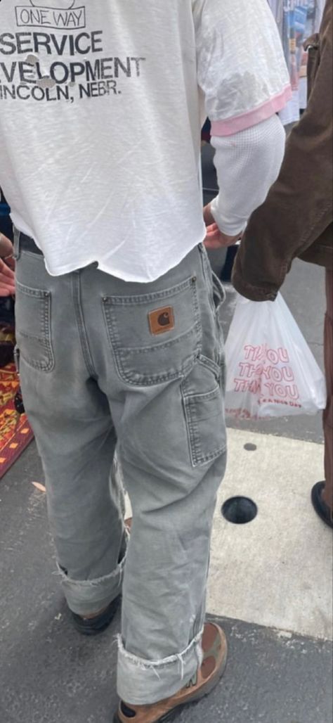 Denim Carpenter Pants Outfit, Grey Carhartt Pants Outfit, Carhartt Pants Outfit, Carpenter Pants Outfit, Korean Street Fashion Men, Outfit Grey, Streetwear Fits, Cold Outfits, Street Style Outfits Men