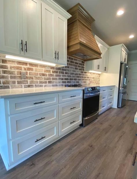 #modernfarmhouse #farmhouse #farmhousehomedecor #rustic White Counter Tops With Wood Cabinets, Brick Backsplash White Cabinets, Fancy Kitchen Ideas, Simple Kitchen Decor, Kitchen Decorations Ideas, Kitchen Glam, Decoration Ideas Kitchen, Kitchen Decor Diy, Backsplash Kitchen White Cabinets