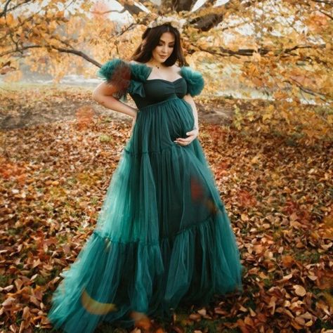 Maternity Photo Shoot Gowns, Green Baby Shower Dress For Mom, Maternity Photography Dress Ideas, Poses In Gown For Photoshoot, Baby Shower Gowns For Moms, Green Net Dress, Tulle Maternity Dress Photoshoot, Maternity Photography Dress Gowns, Green Maternity Dress Photoshoot