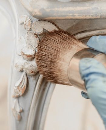 lots of good into of refinishing furniture Distressed Furniture Diy, Distressed Furniture, Furniture Finishes, Furniture Restoration, Diy Vintage, Paint Furniture, Redo Furniture, Annie Sloan, Repurposed Furniture